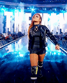becky-lynch-rebecca-quin.gif