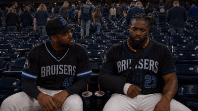 PixVerse_V6_Image_Text_360P_Der_linke_fragt_wa.gif