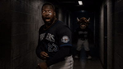 PixVerse_V6_Image_Text_360P_Der_Mann_hat_angst_1.gif