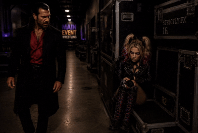 PixVerse_V6_Image_Text_540P_der_Mann_bleibt_st.gif