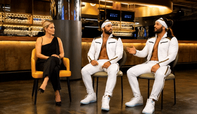 PixVerse_V6_Image_Text_540P_der_Mann_redet_übe.gif