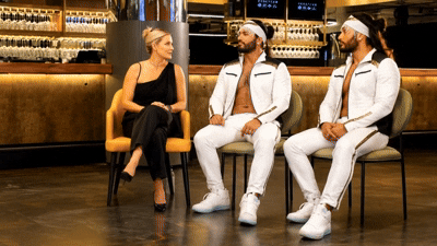 PixVerse_V6_Image_Text_540P_die_begrüßen_sich_ (1) (1).gif