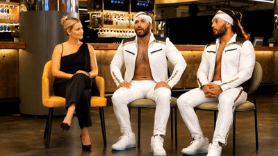 PixVerse_V6_Image_Text_540P_die_begrüßen_sich_ (1).gif