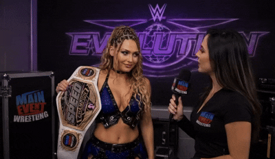 PixVerse_V6_Image_Text_540P_die_interviewerin_.gif