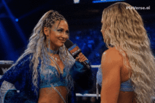 PixVerse_V6_Image_Text_540P_Lass_die_linke_wie.gif