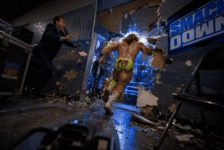 PixVerse_V6_Image_Text_540P_er_soll_durch_die_.gif
