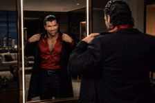 PixVerse_V6_Image_Text_540P_er_zieht_sich_die_.gif