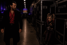 PixVerse_V6_Image_Text_540P_Der_Mann_sagt_ihr_.gif