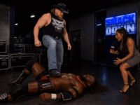 PixVerse_V6_Image_Text_540P_der_mann_mit_dem_h.gif
