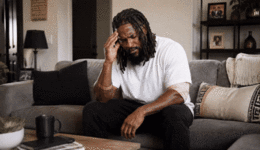 PixVerse_V6_Image_Text_540P_er_streichelt_sein.gif