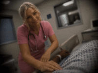 PixVerse_V6_Image_Text_540P_sie_kontrolliert_i.gif