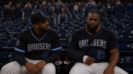 PixVerse_V6_Image_Text_360P_Der_linke_fragt_wa.gif