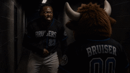 PixVerse_V6_Image_Text_360P_Der_Mann_schreit_i.gif