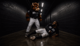 PixVerse_V6_Image_Text_540P_Der_Mann_hat_todes.gif